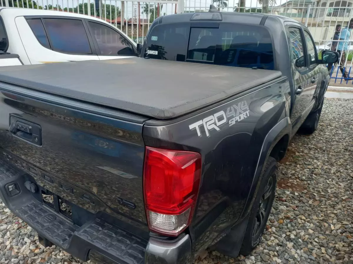 Toyota Tacoma   - 2017