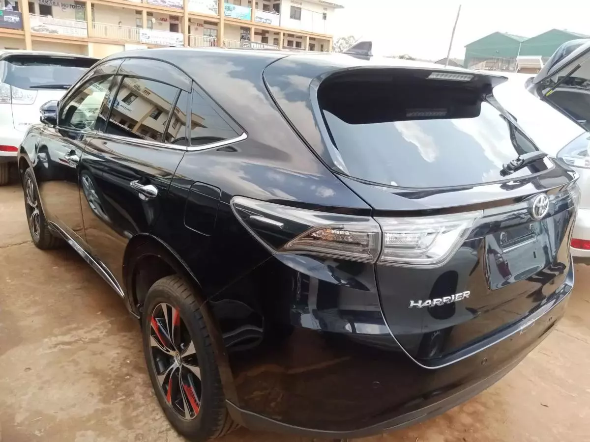 Toyota Harrier   - 2016