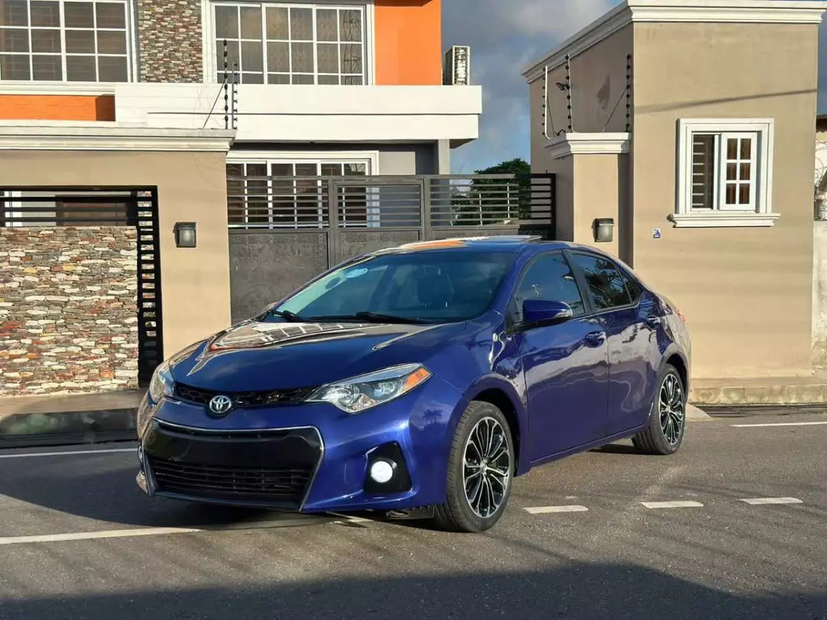 Toyota Corolla   - 2015