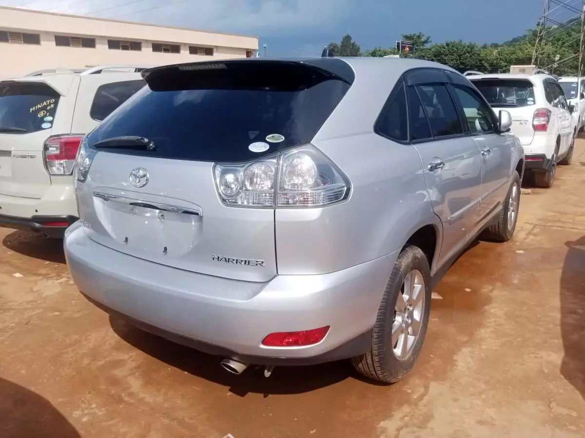 Toyota Harrier   - 2011