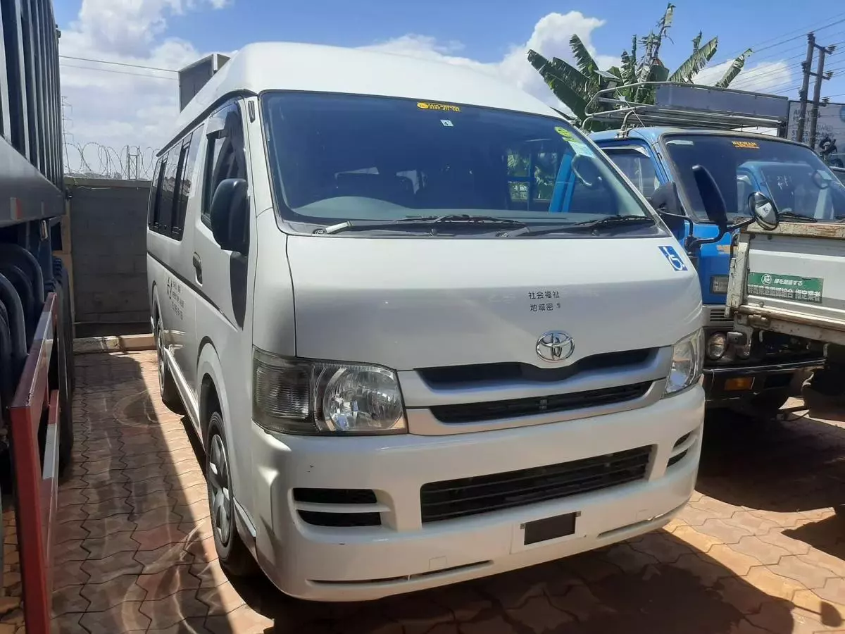 Toyota Hiace   - 2010