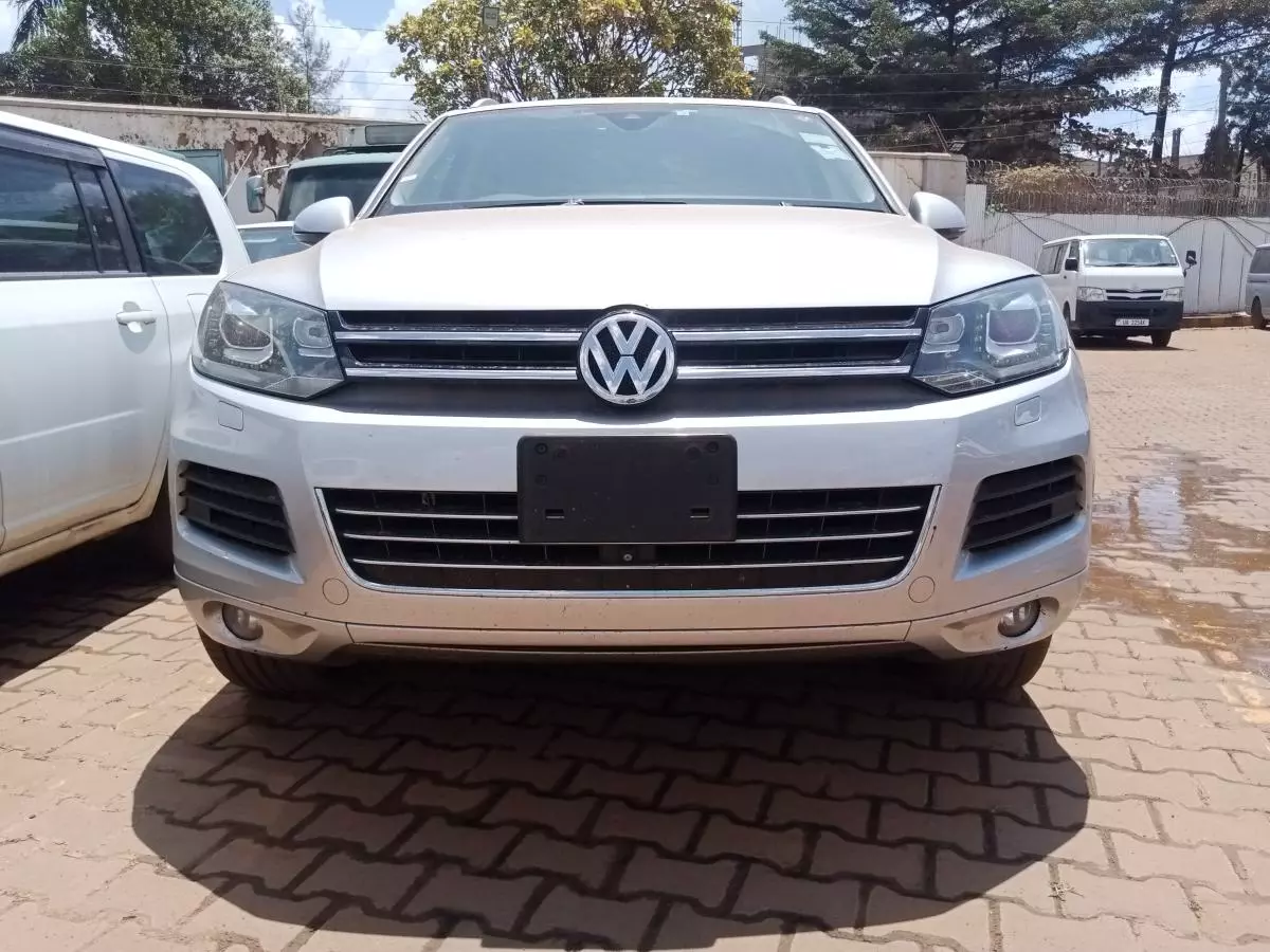 Volkswagen Touareg   - 2011