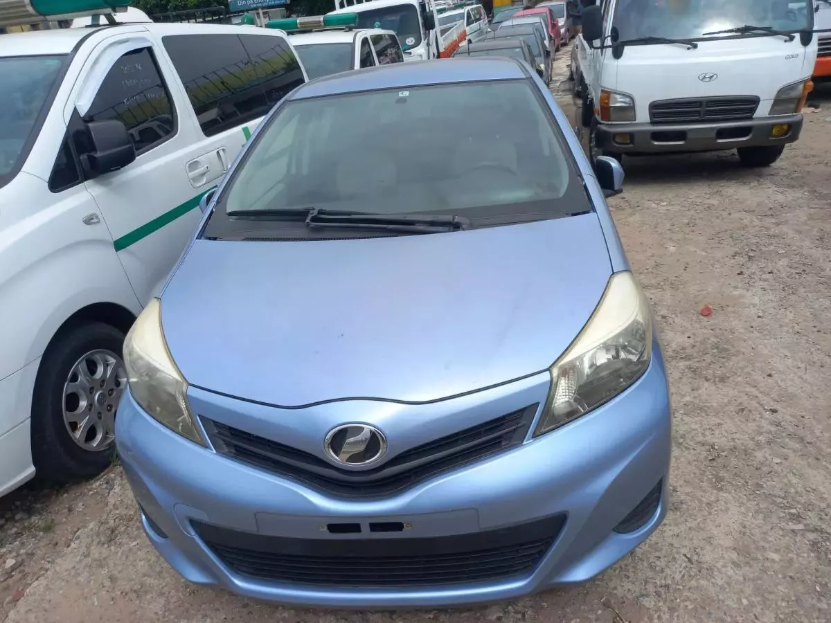 Toyota Vitz   - 2011