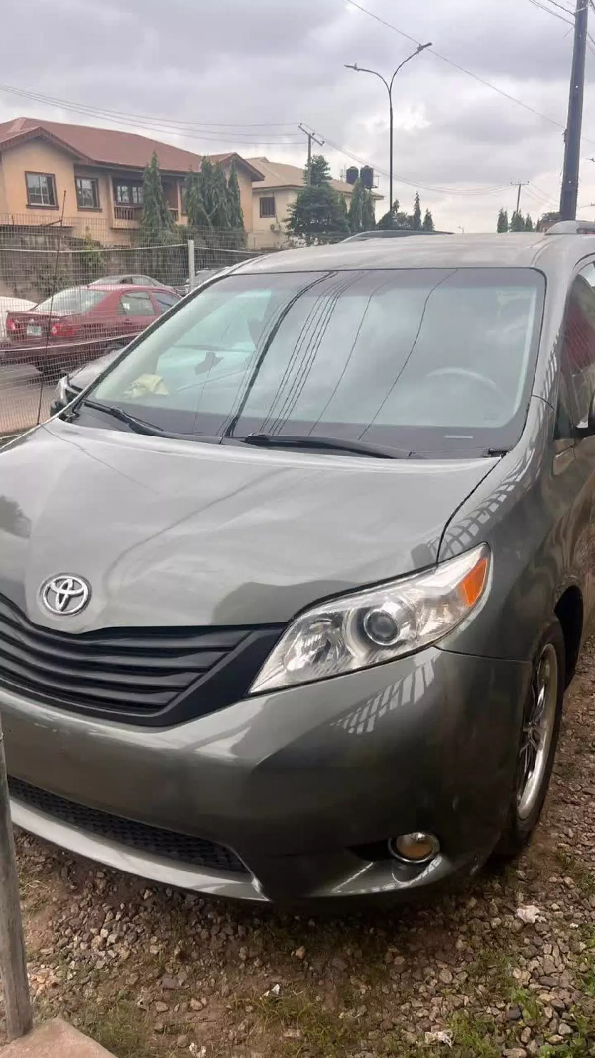 Toyota Sienna   - 2011