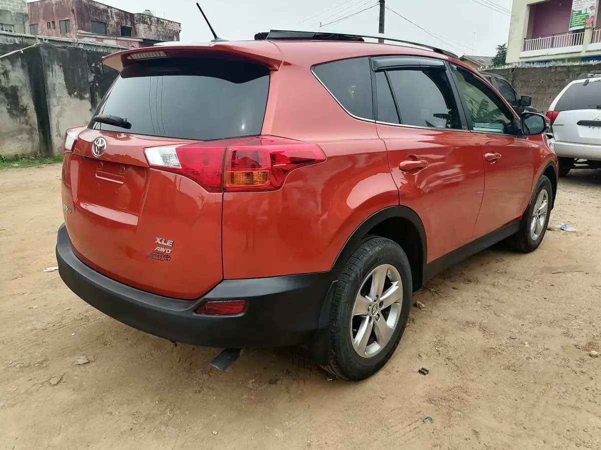 Toyota RAV 4   - 2015