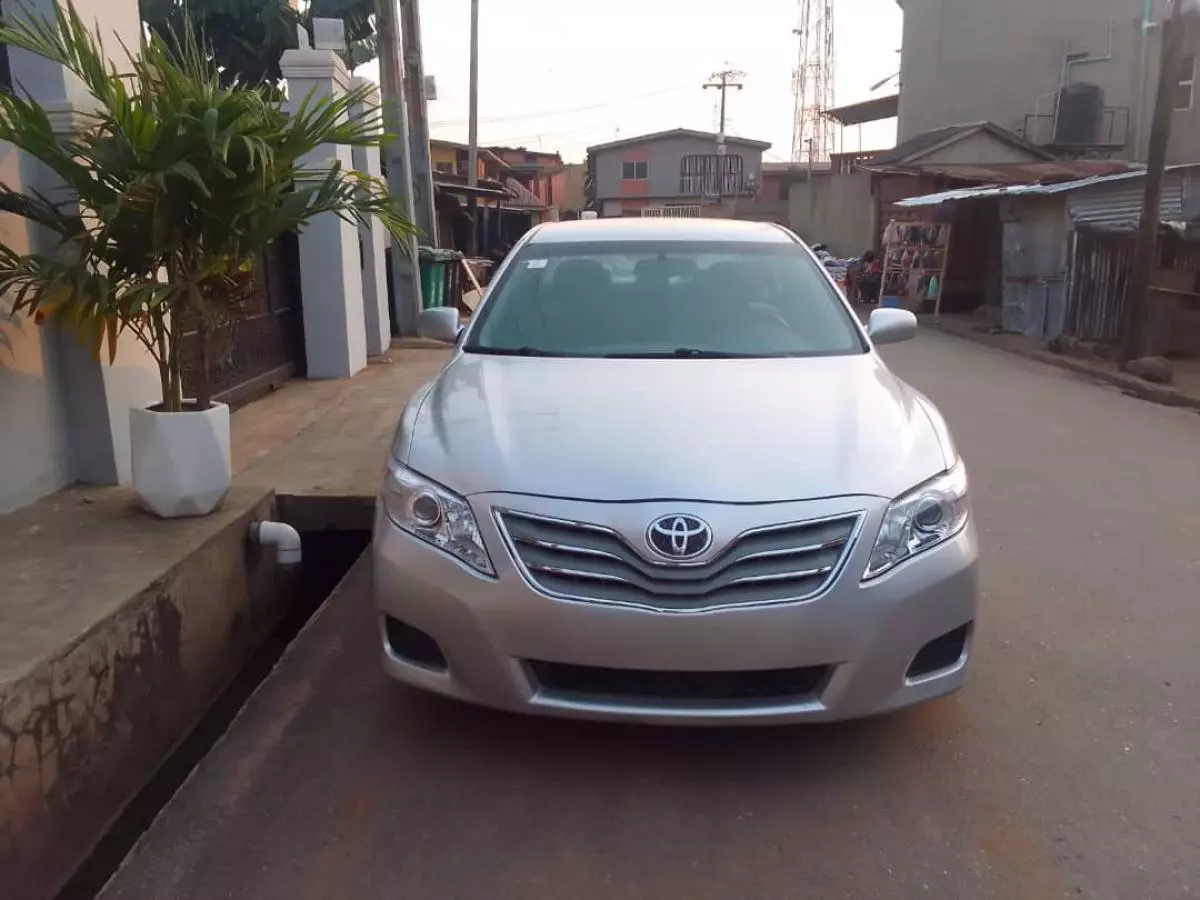 Toyota Camry   - 2010