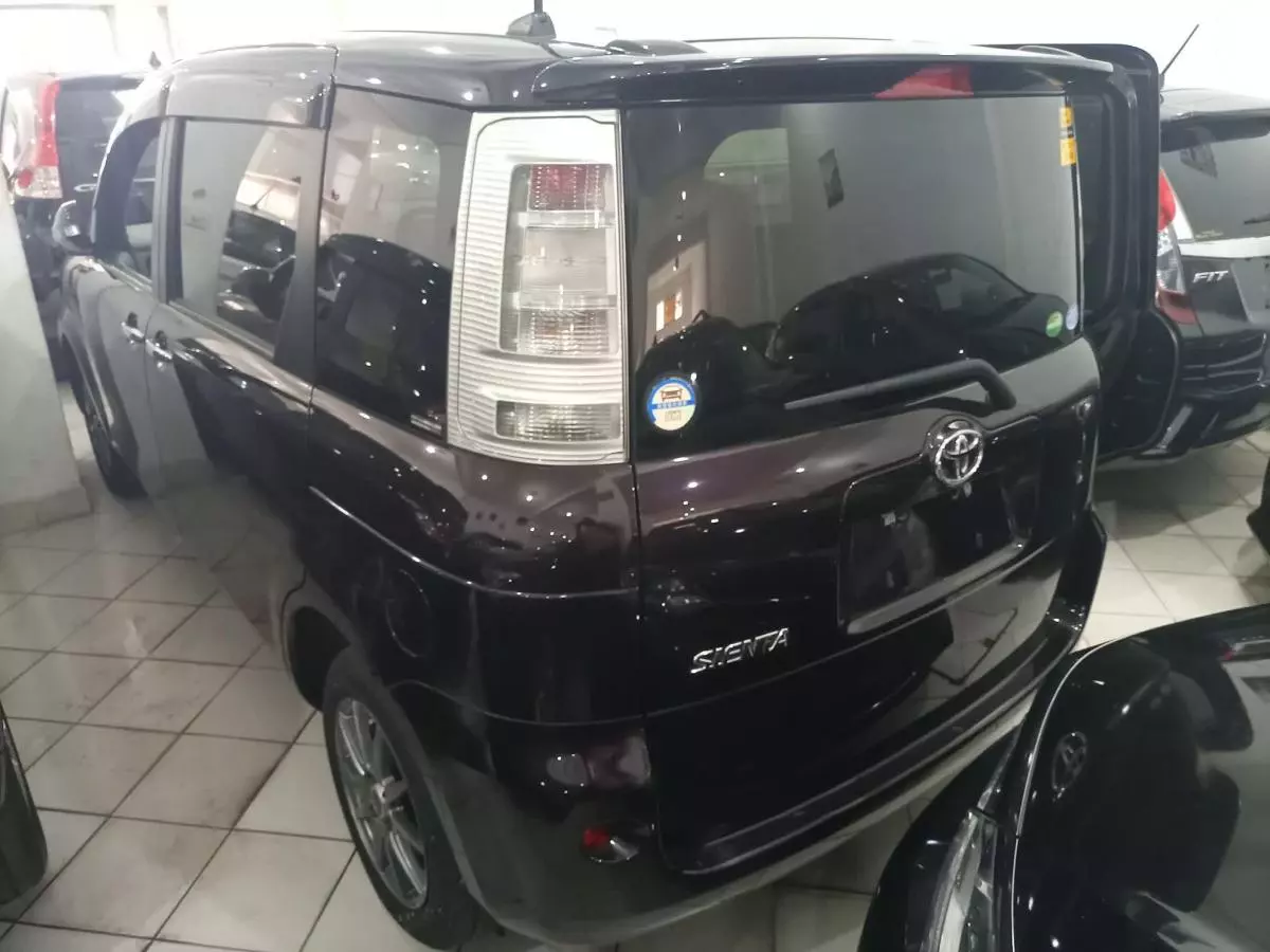 Toyota Sienta - 2015