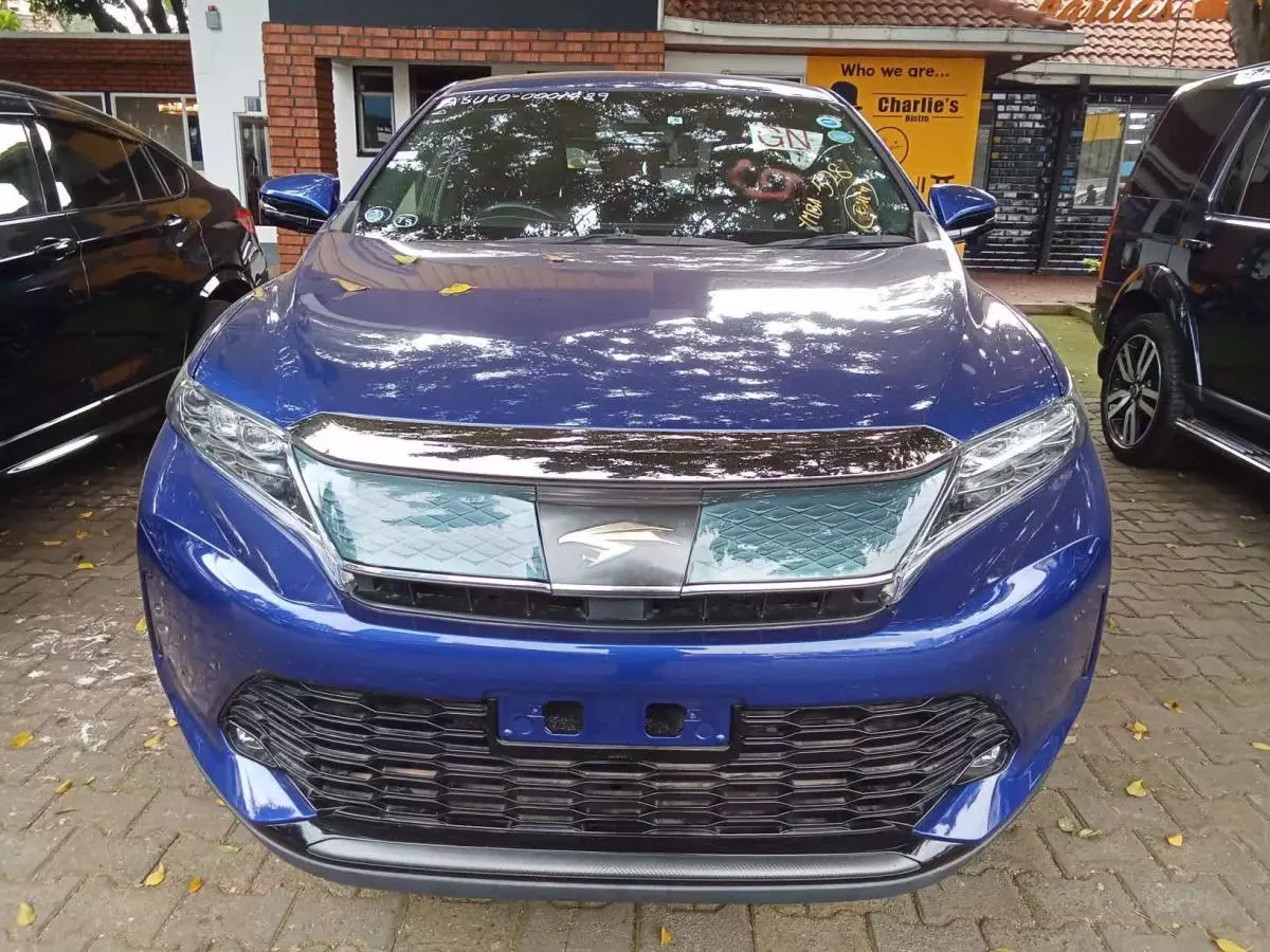 Toyota Harrier   - 2017