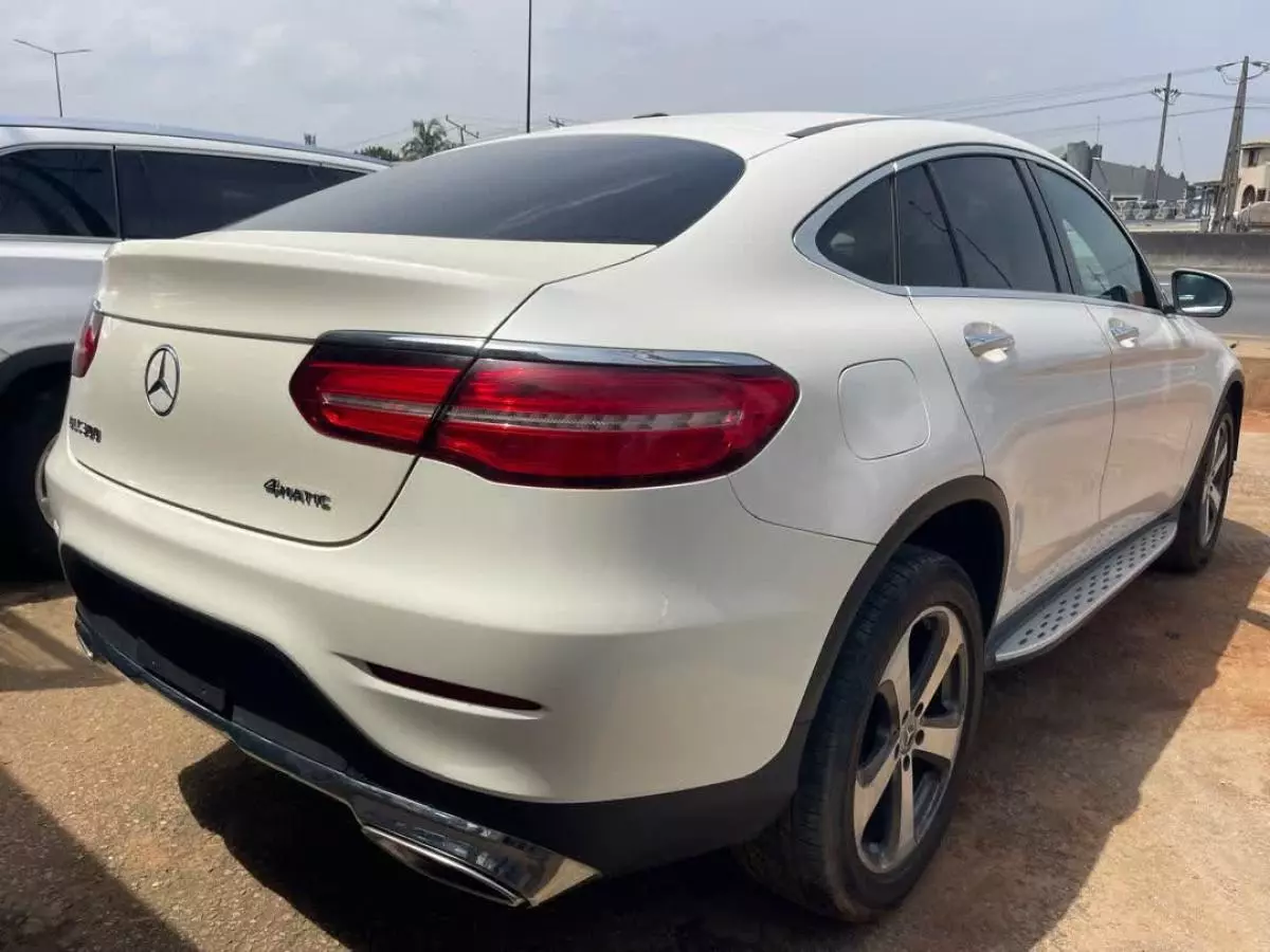 Mercedes-Benz GLC 300   - 2017