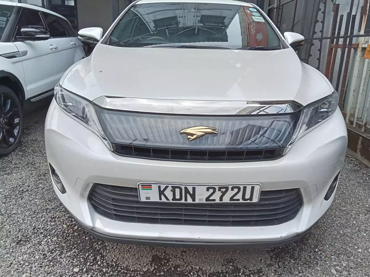 Toyota Harrier   - 2016