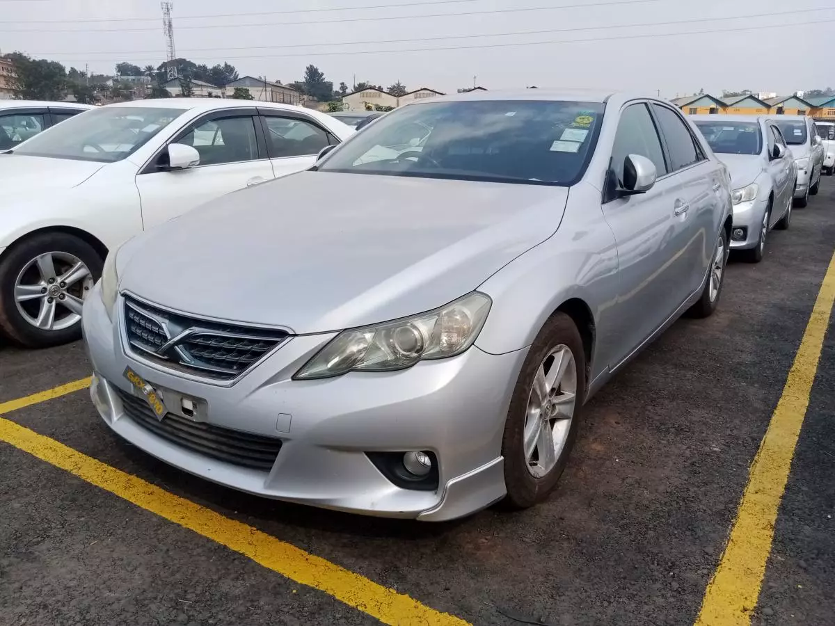 Toyota Mark X   - 2010