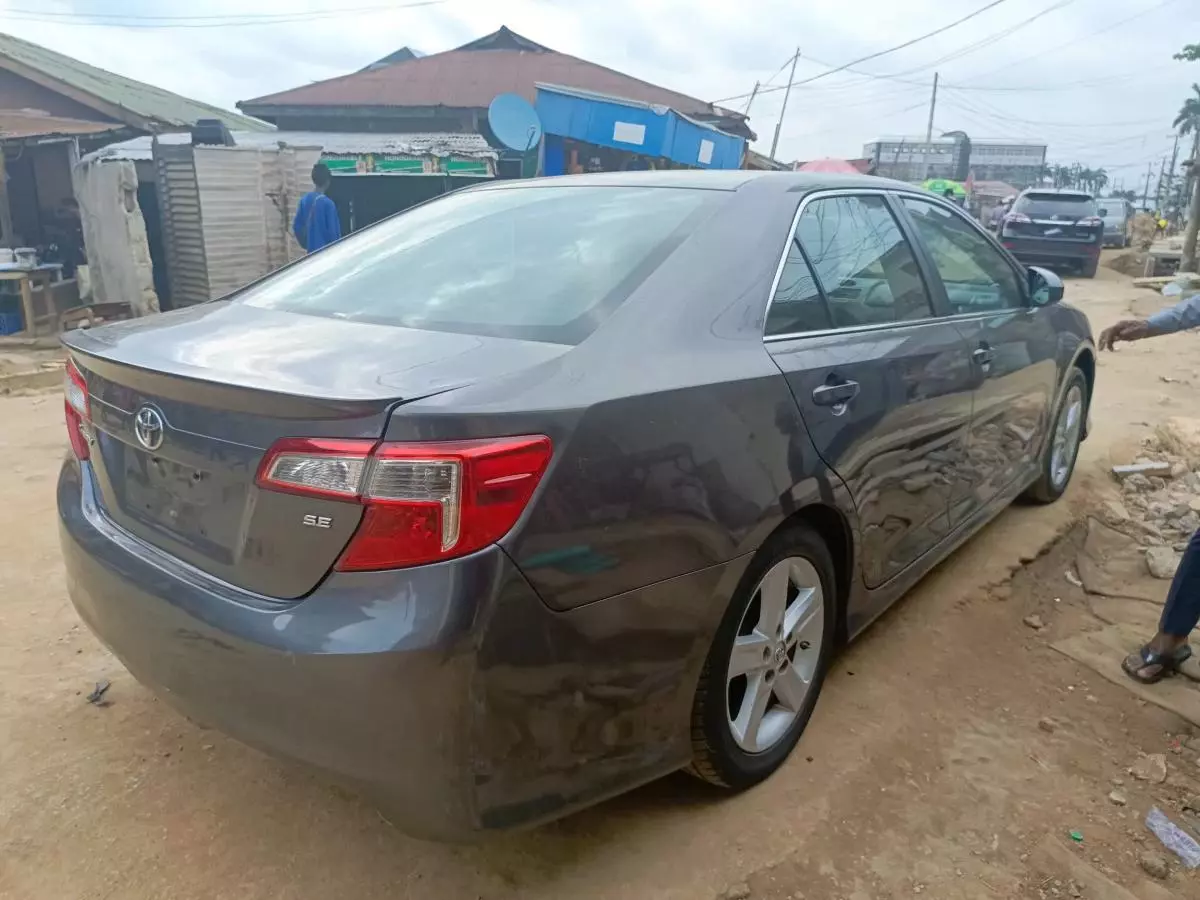 Toyota Camry   - 2014