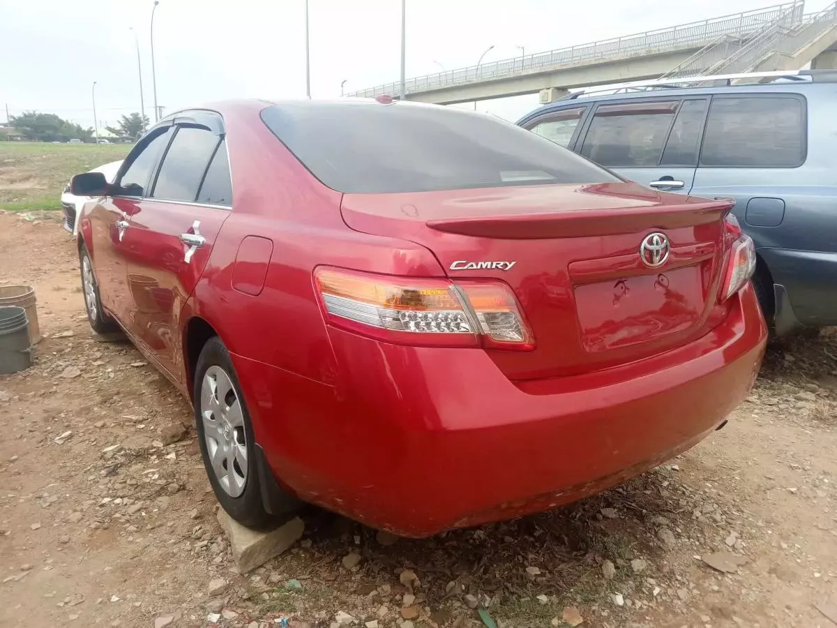 Toyota Camry   - 2011