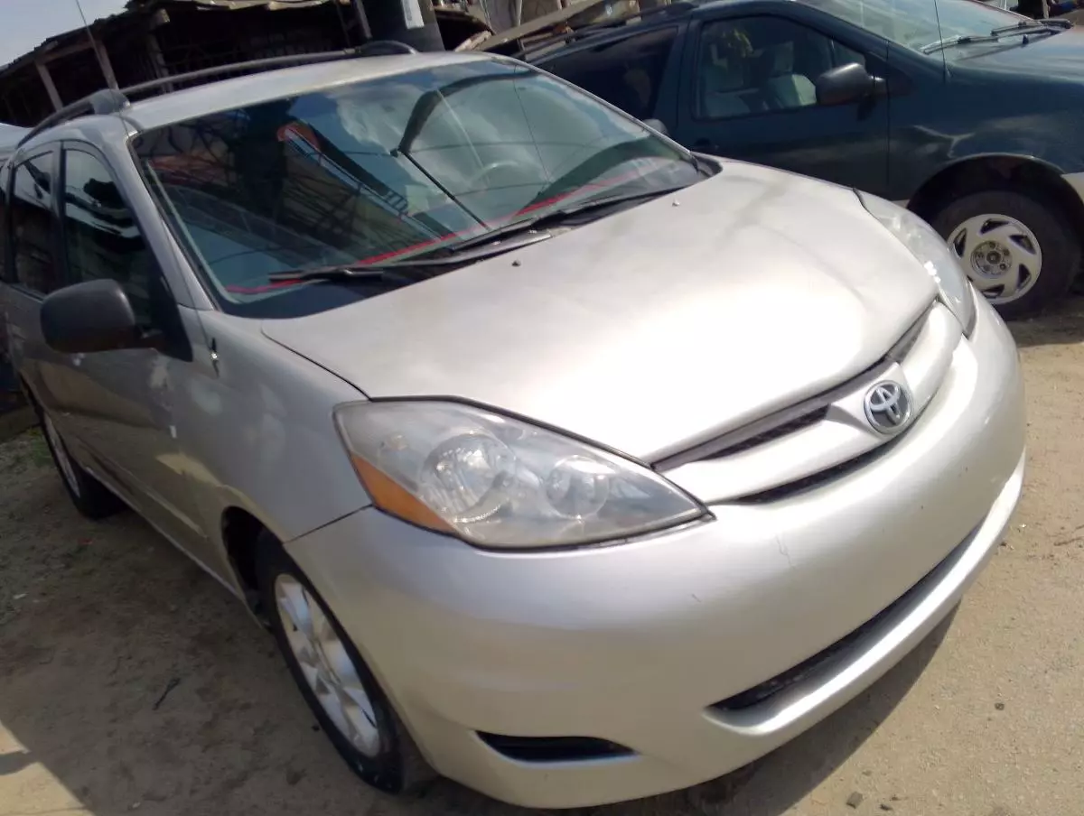 Toyota Sienna   - 2008