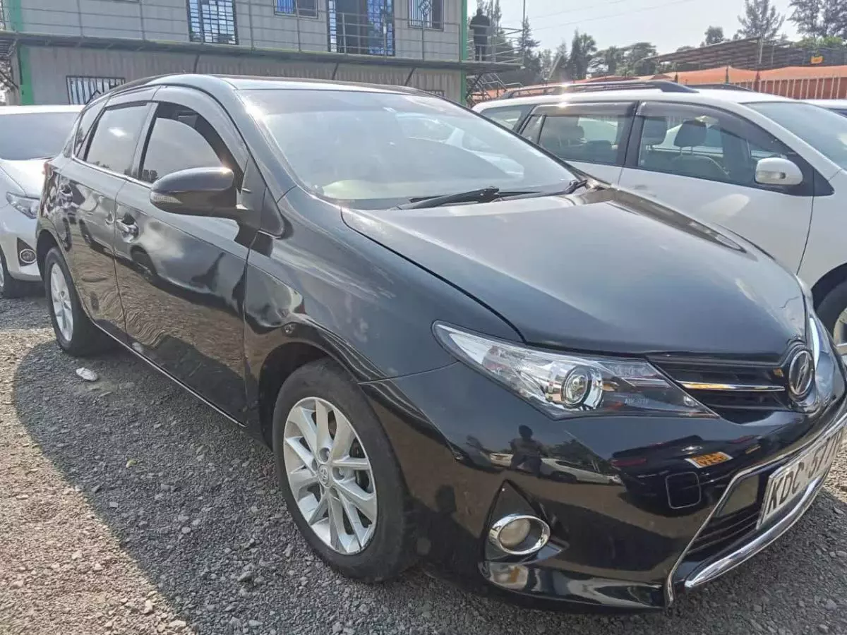 Toyota Auris   - 2014