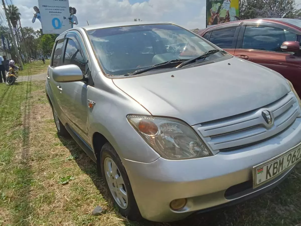 Toyota Ist    - 2003