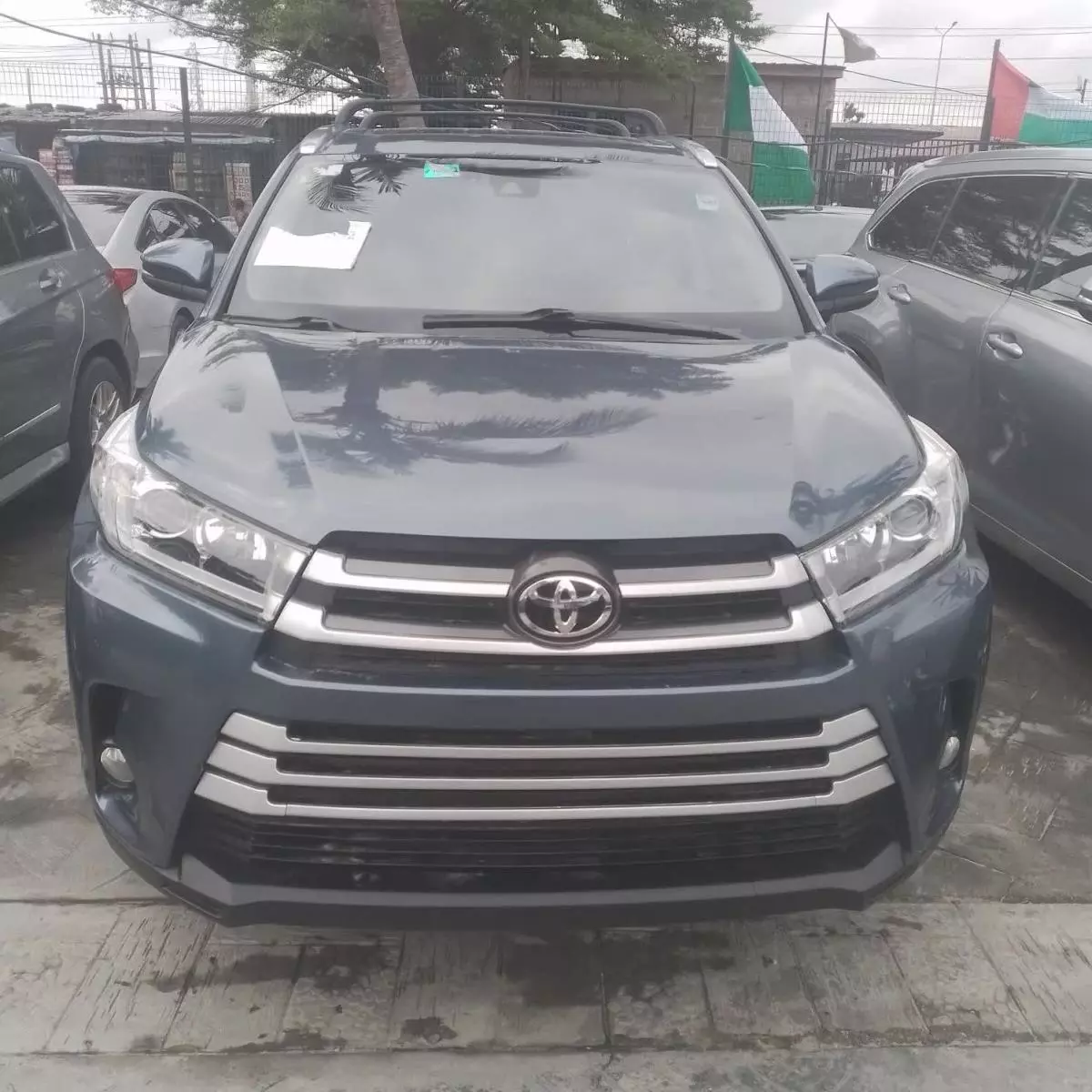 Toyota Highlander   - 2016