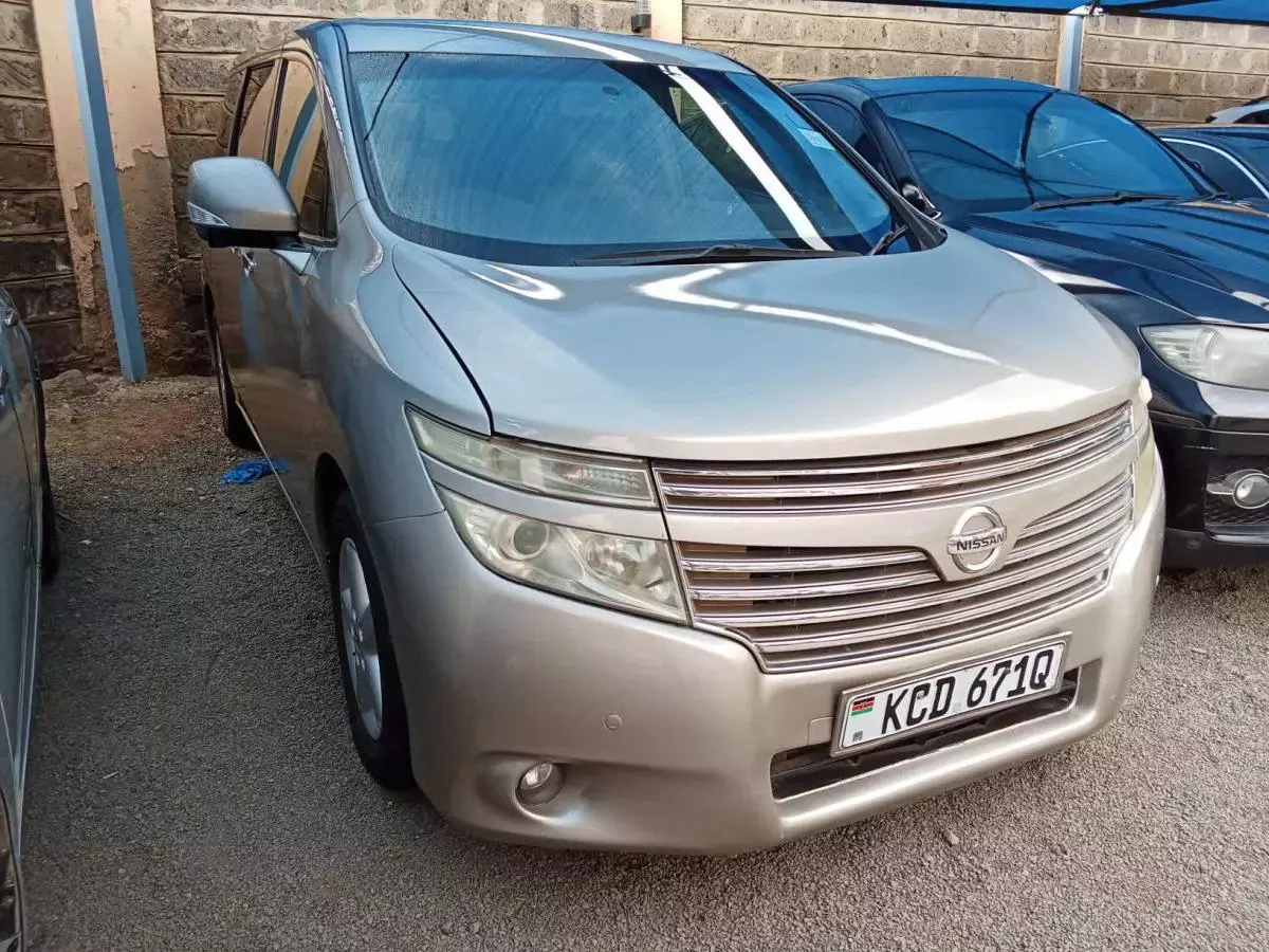 Nissan Elgrand   - 2011