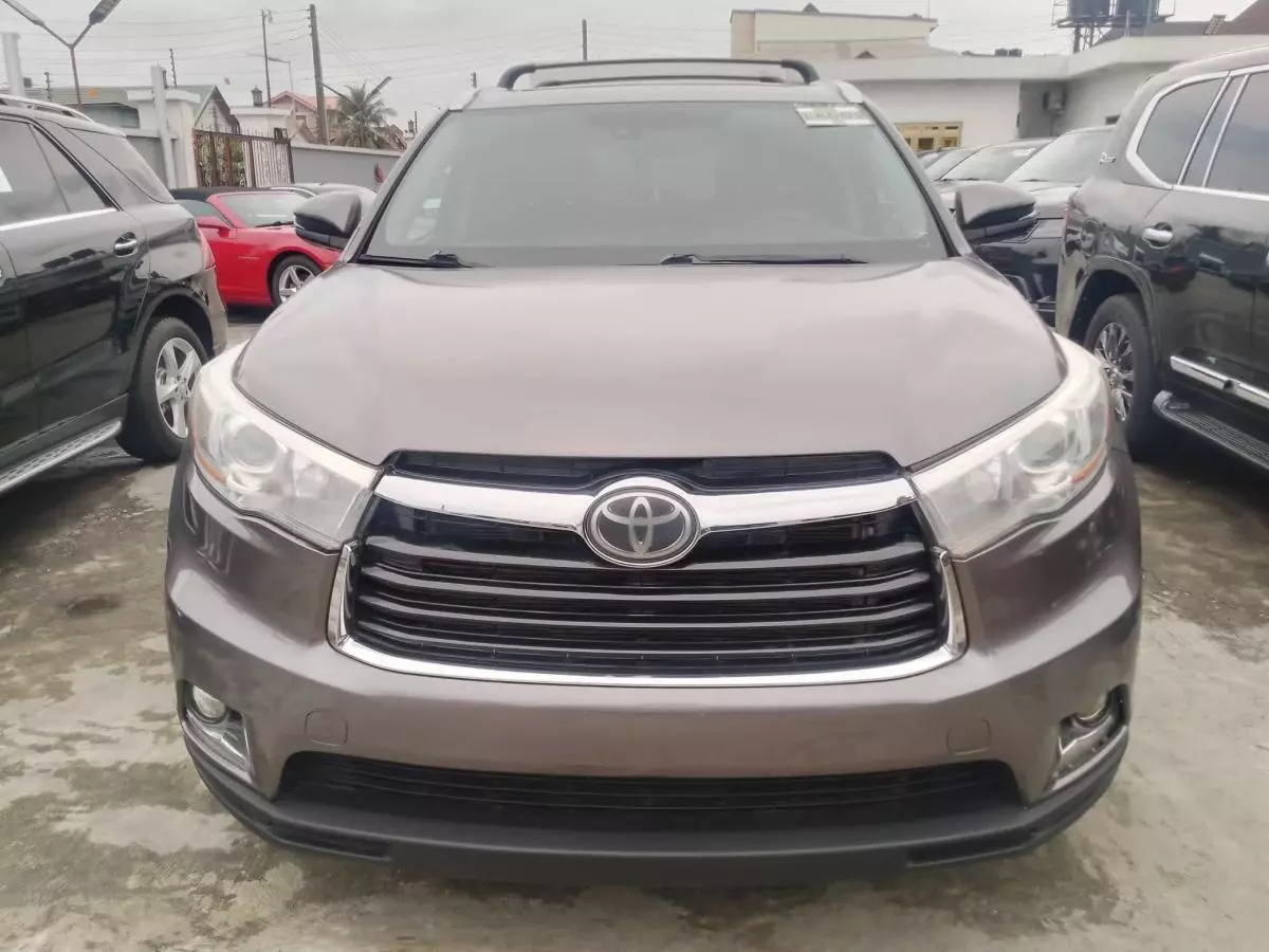 Toyota Highlander   - 2016