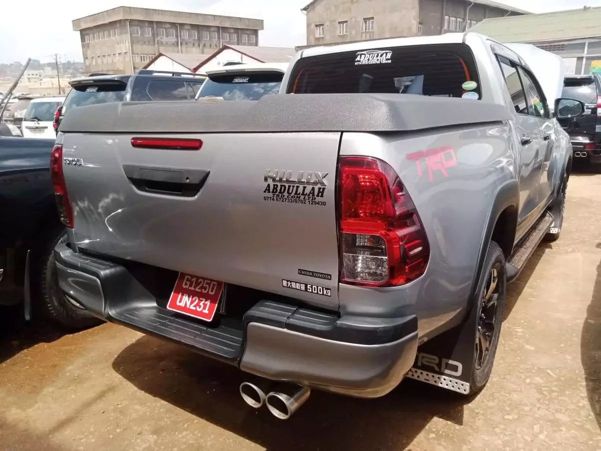 Toyota Hilux   - 2019