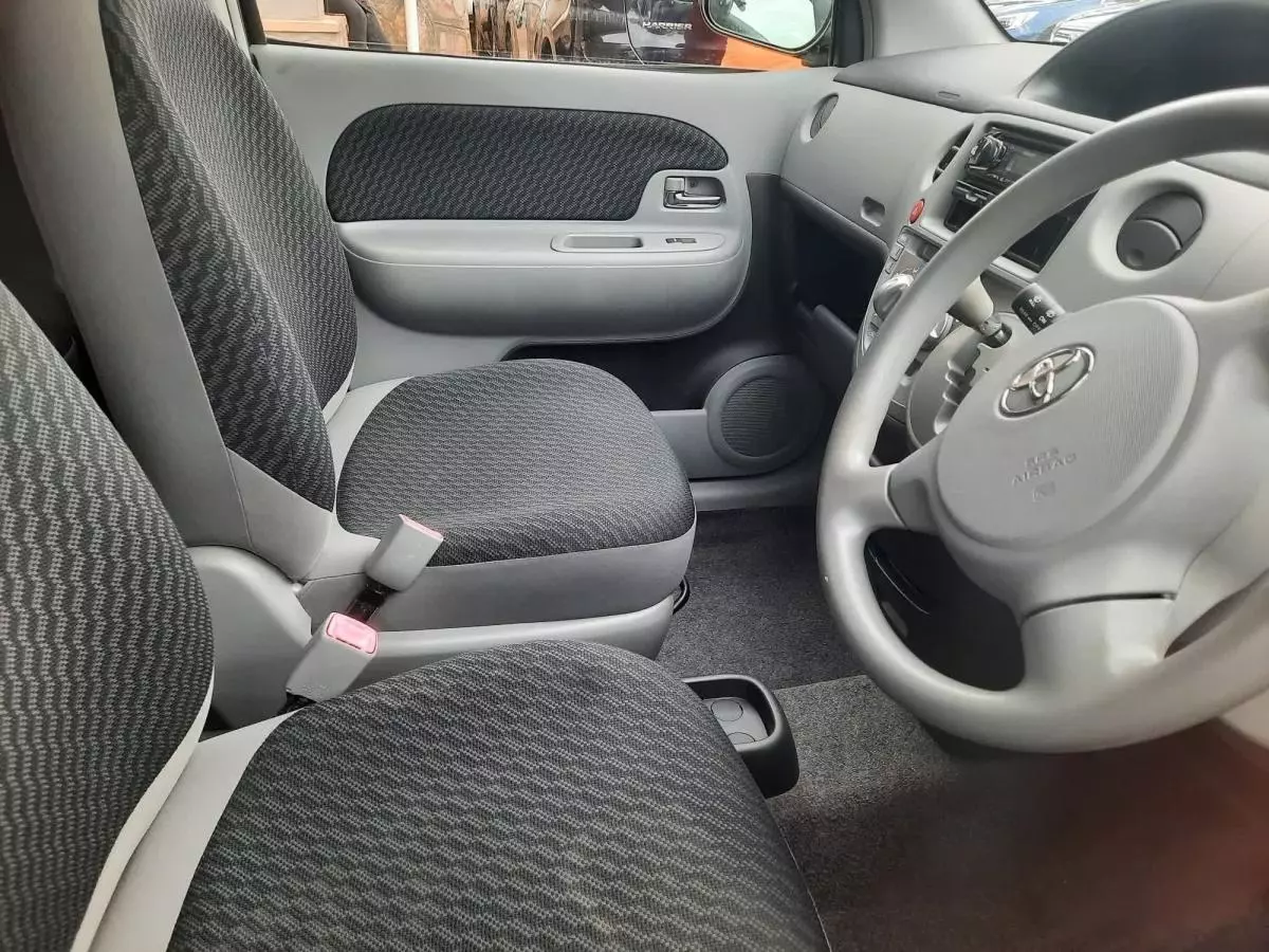 Toyota Sienta - 2008