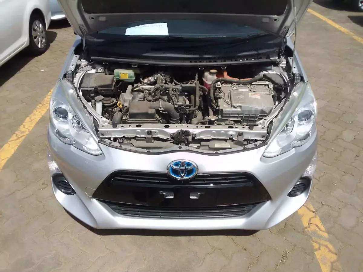 Toyota Aqua Hybrid - 2015