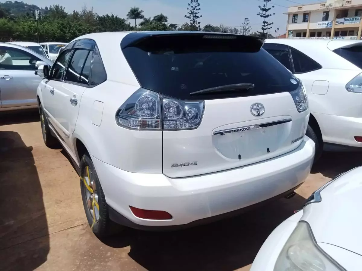 Toyota Harrier   - 2011