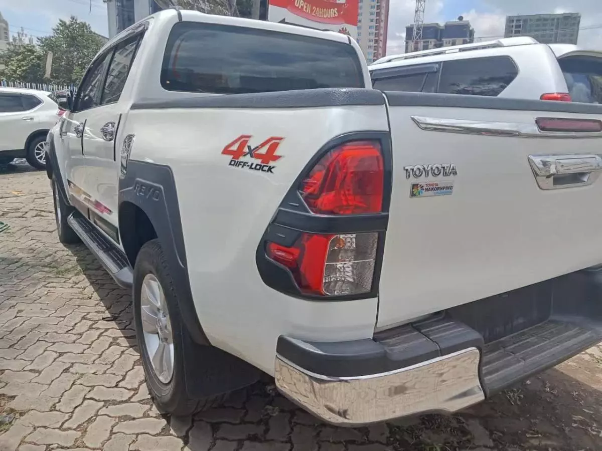 Toyota Hilux Revo    - 2016