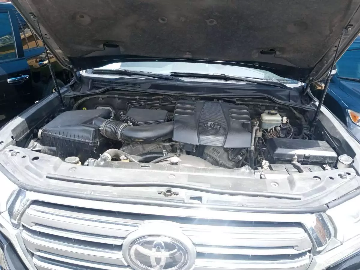 Toyota Land Cruiser - 2014