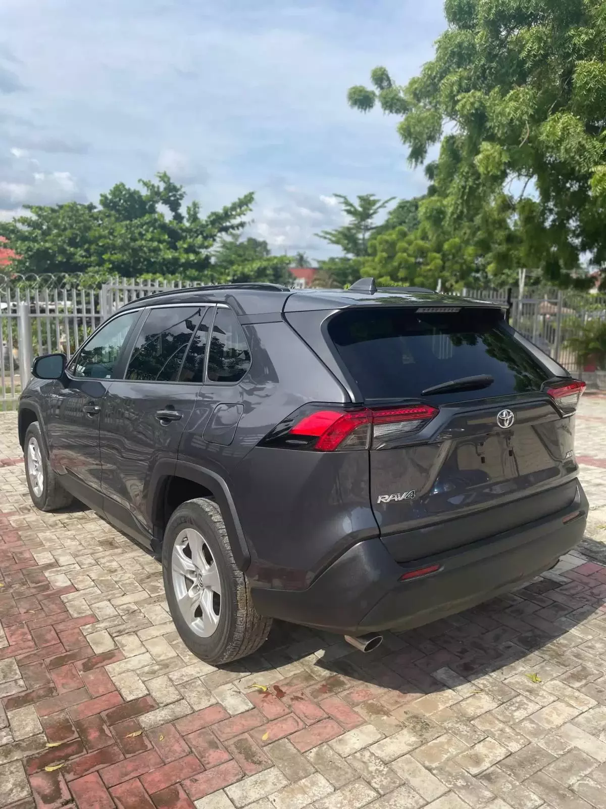 Toyota RAV 4   - 2019