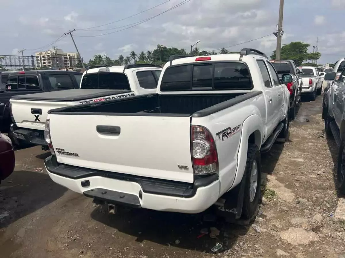 Toyota Tacoma   - 2015