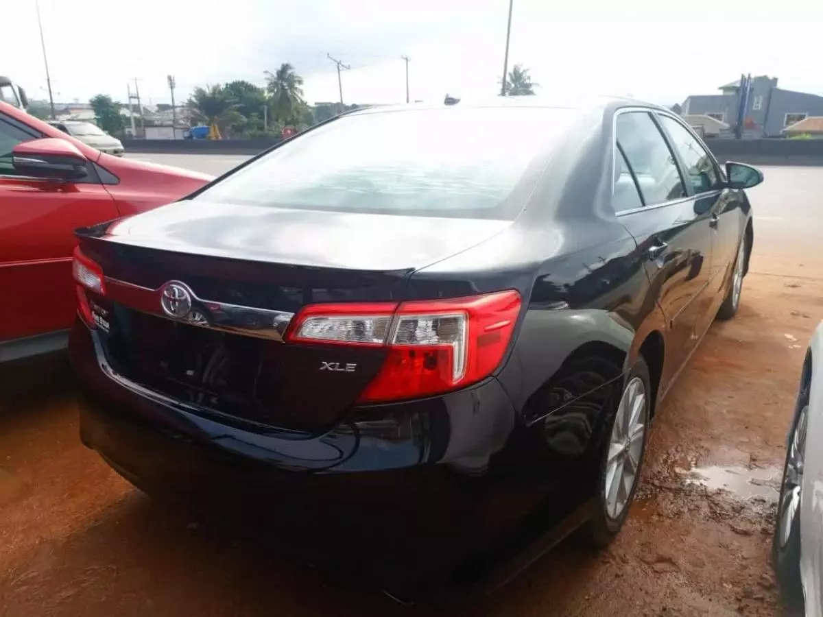 Toyota Camry   - 2012