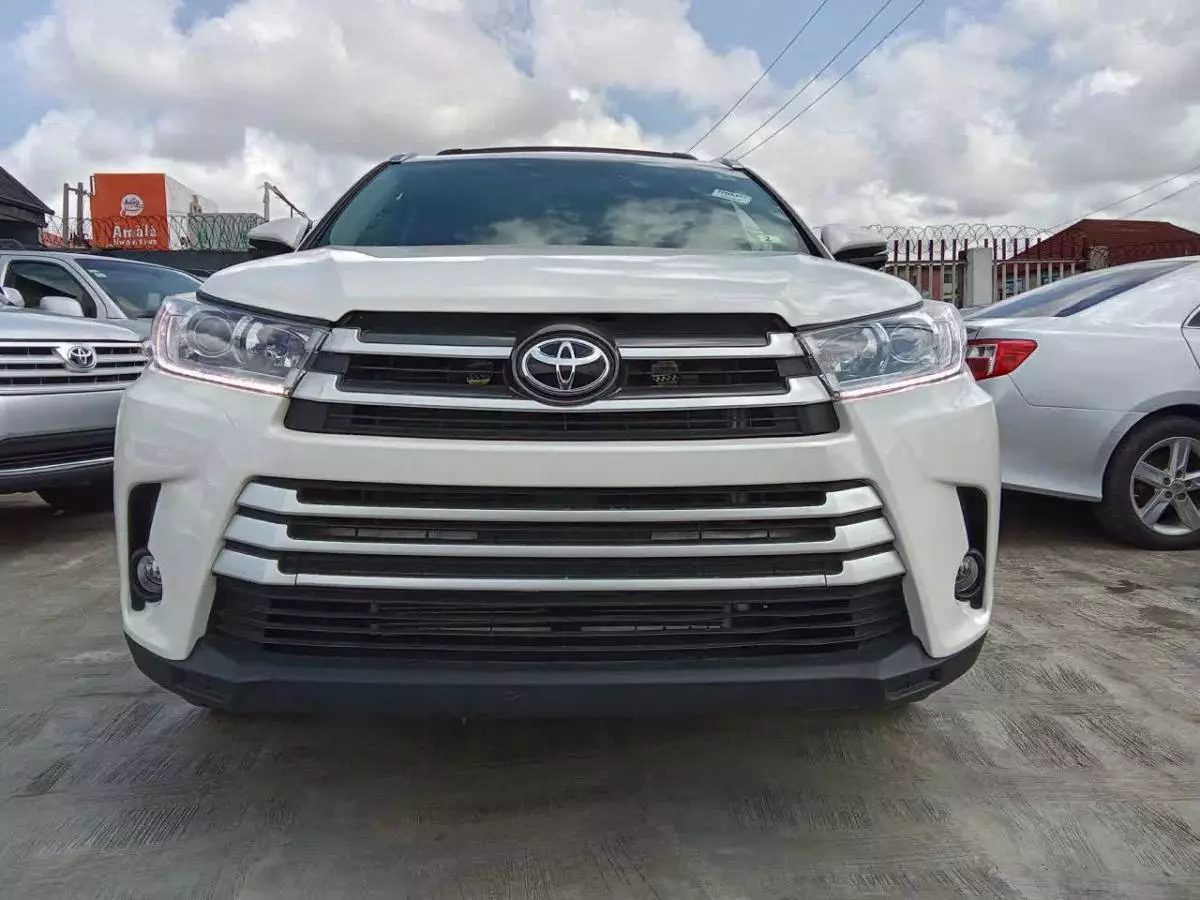 Toyota Highlander   - 2016