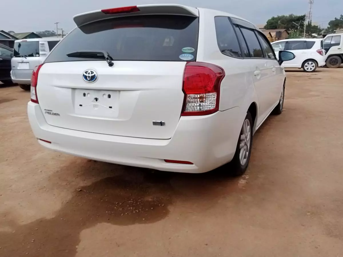 Toyota Fielder hybrid    - 2015