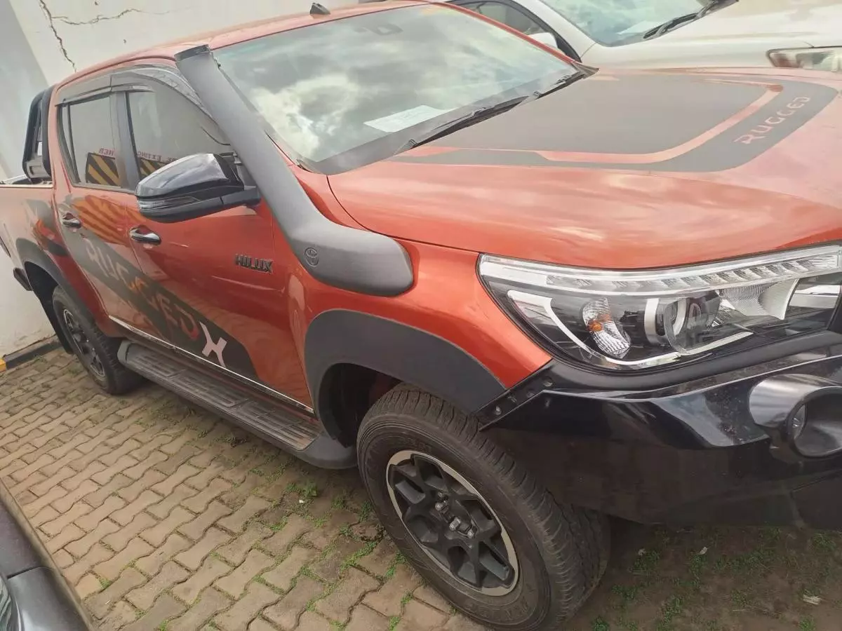 Toyota Hilux Revo    - 2015