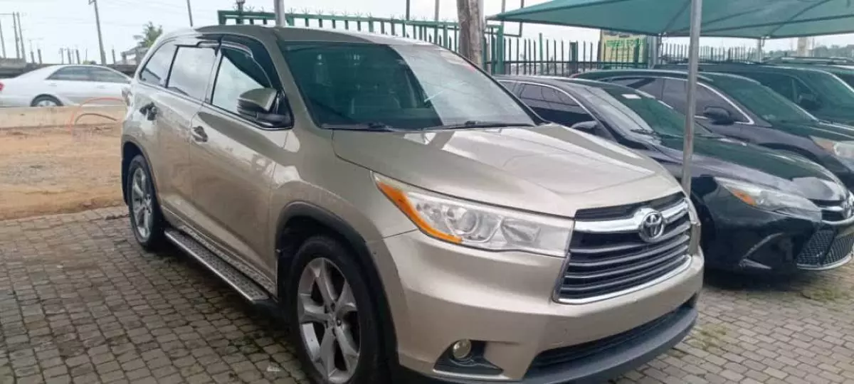 Toyota Highlander   - 2014