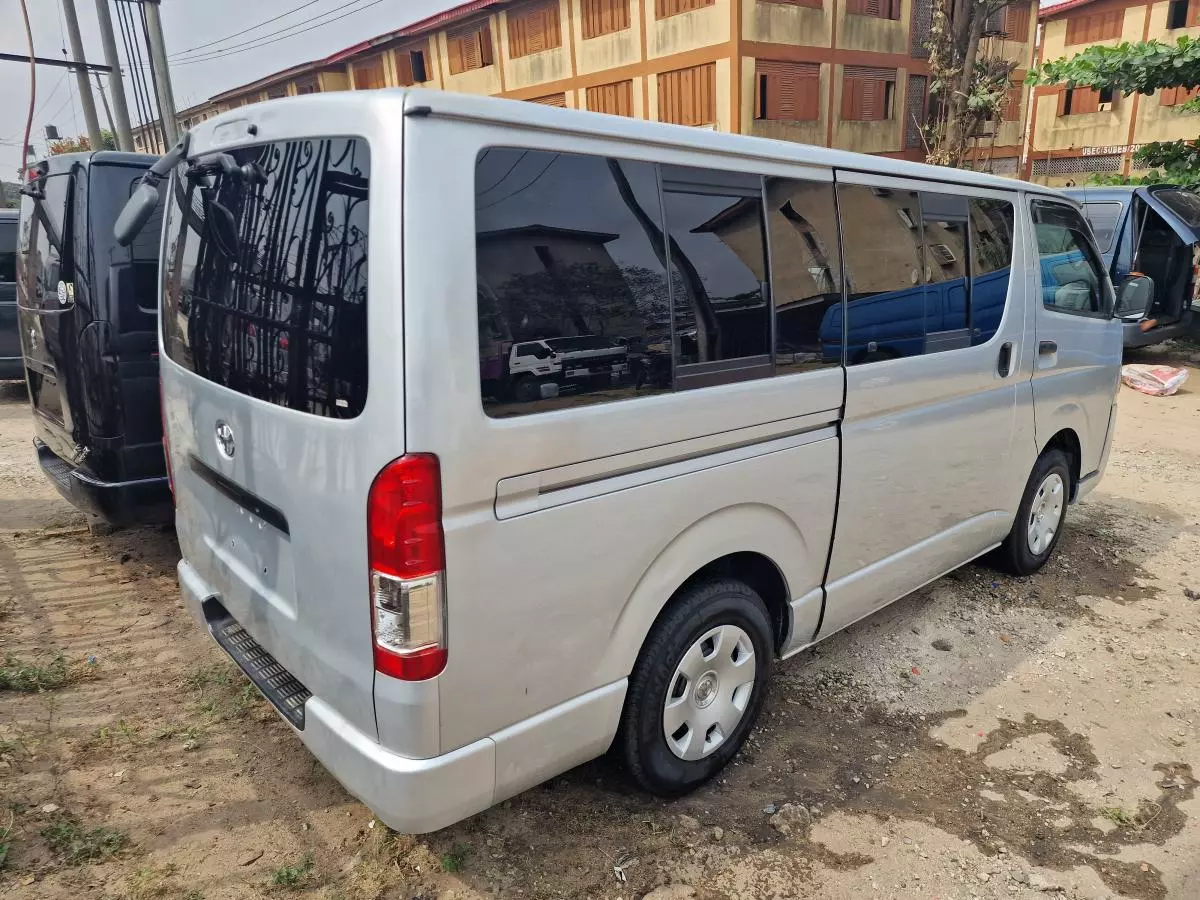 Toyota Hiace   - 2007