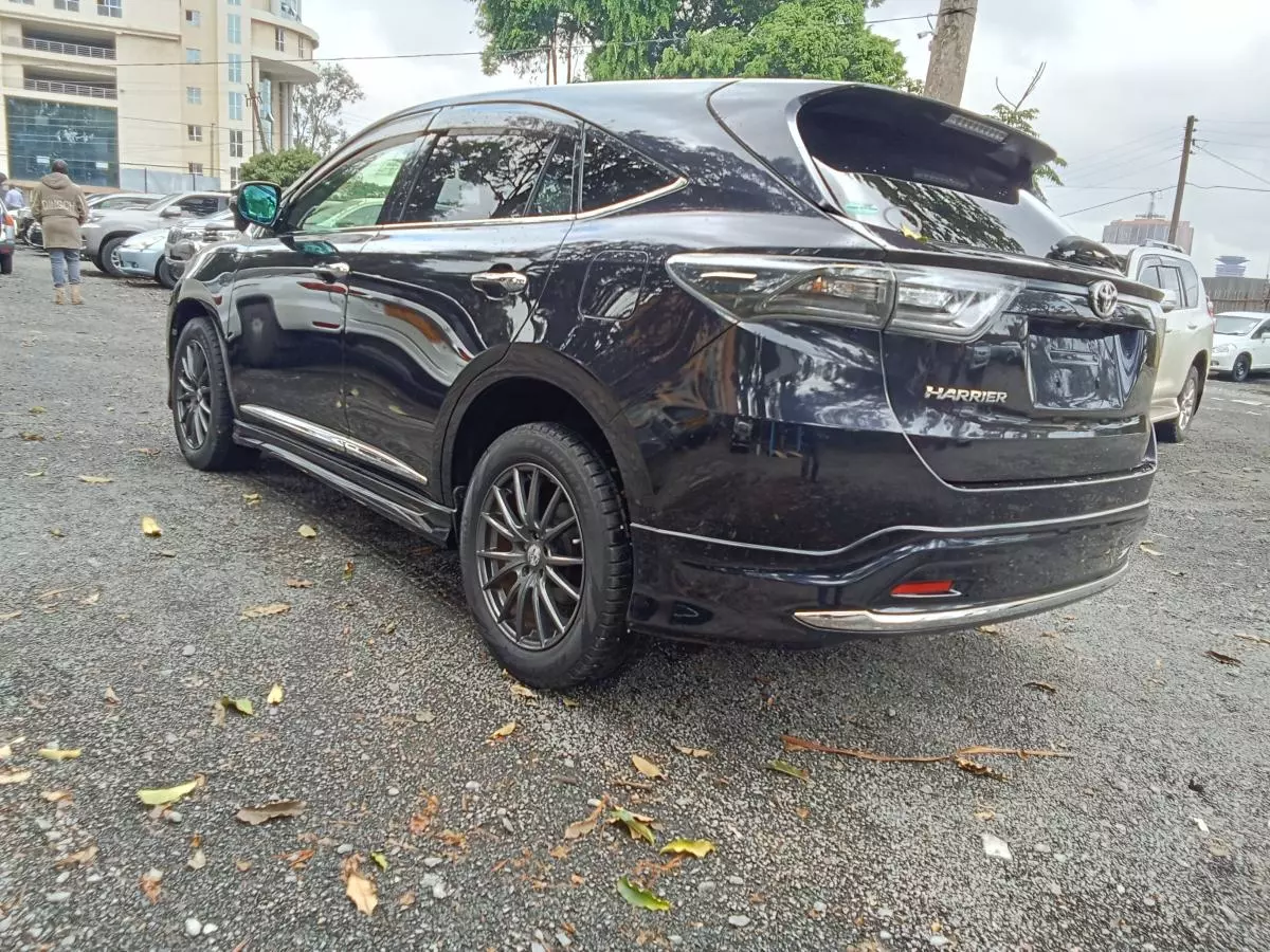 Toyota Harrier   - 2017