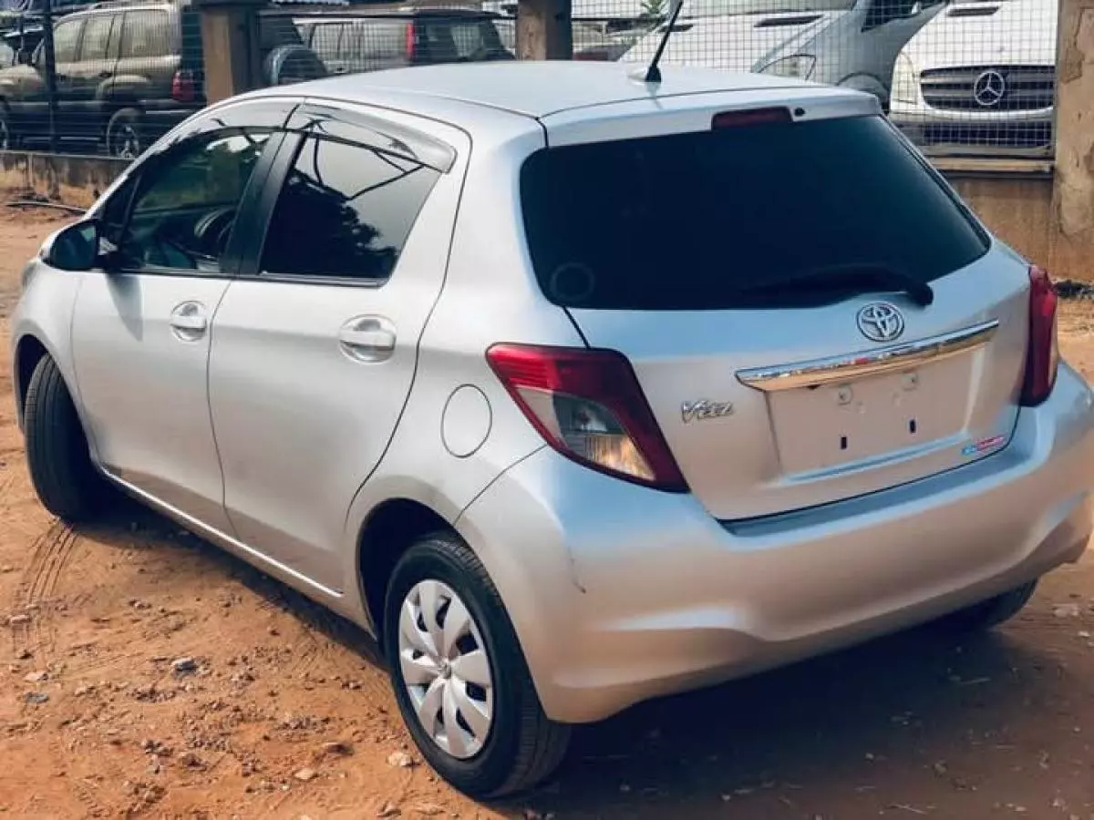 Toyota Vitz   - 2013