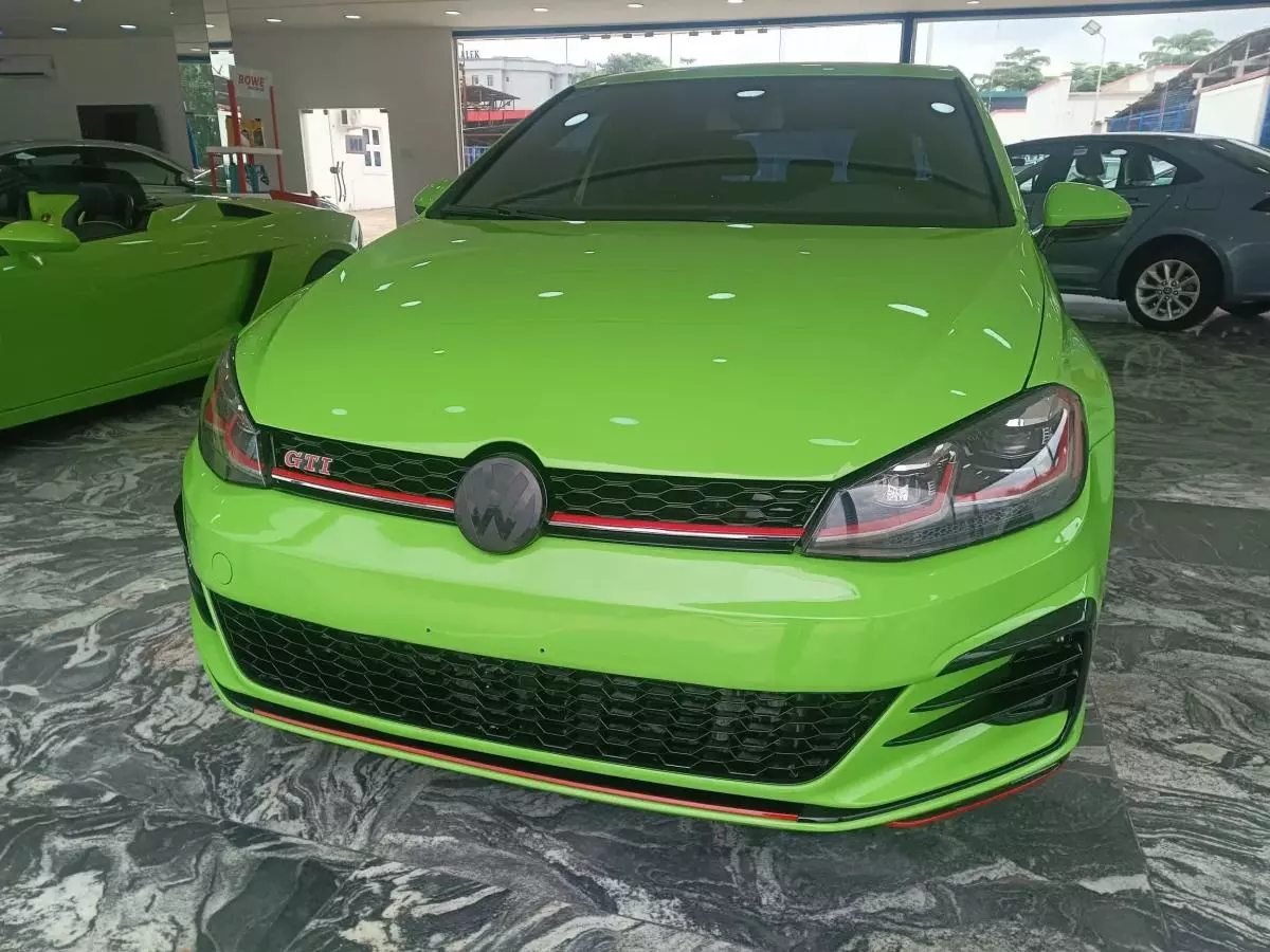 Volkswagen Golf   - 2019