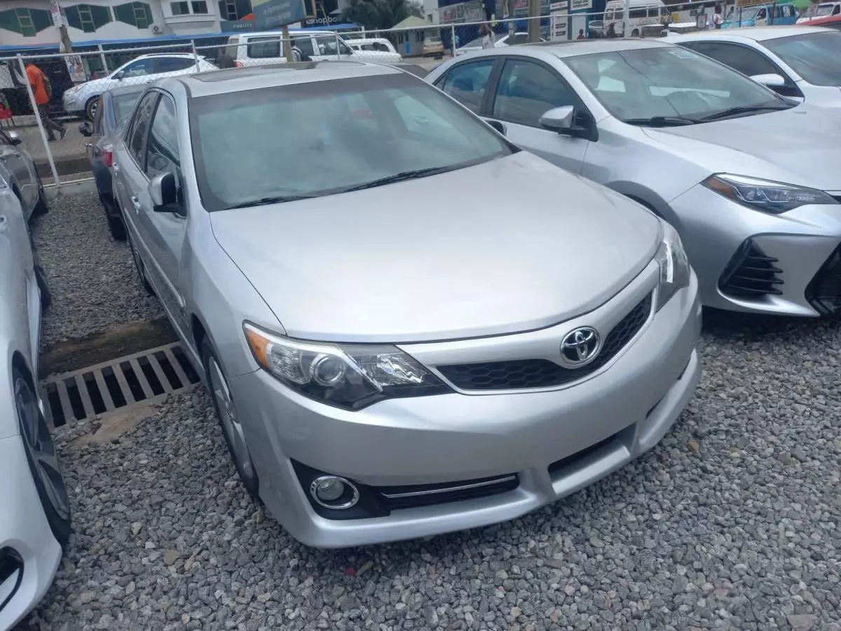 Toyota Camry   - 2014