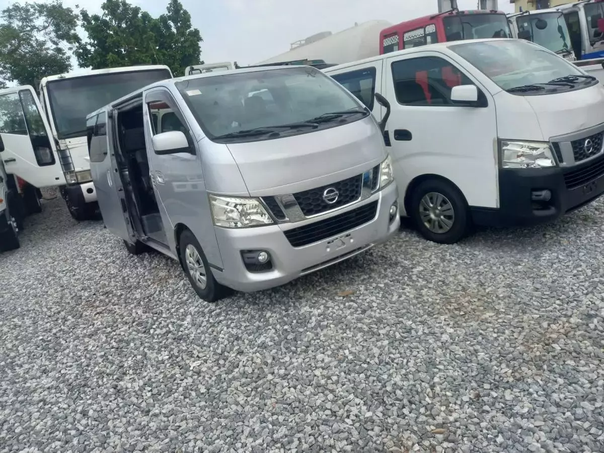 Nissan Caravan    - 2012