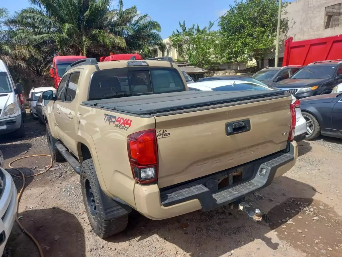 Toyota Tacoma   - 2018