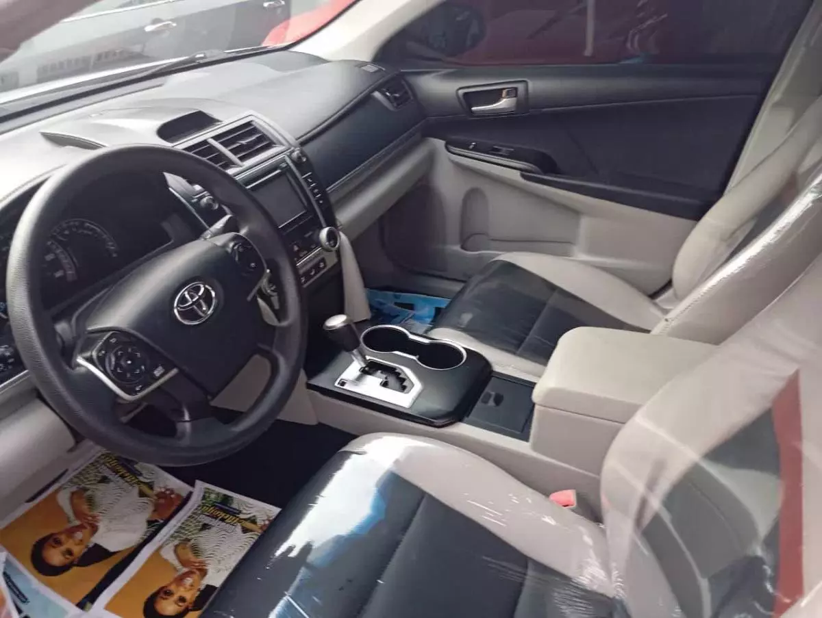 Toyota Camry   - 2012