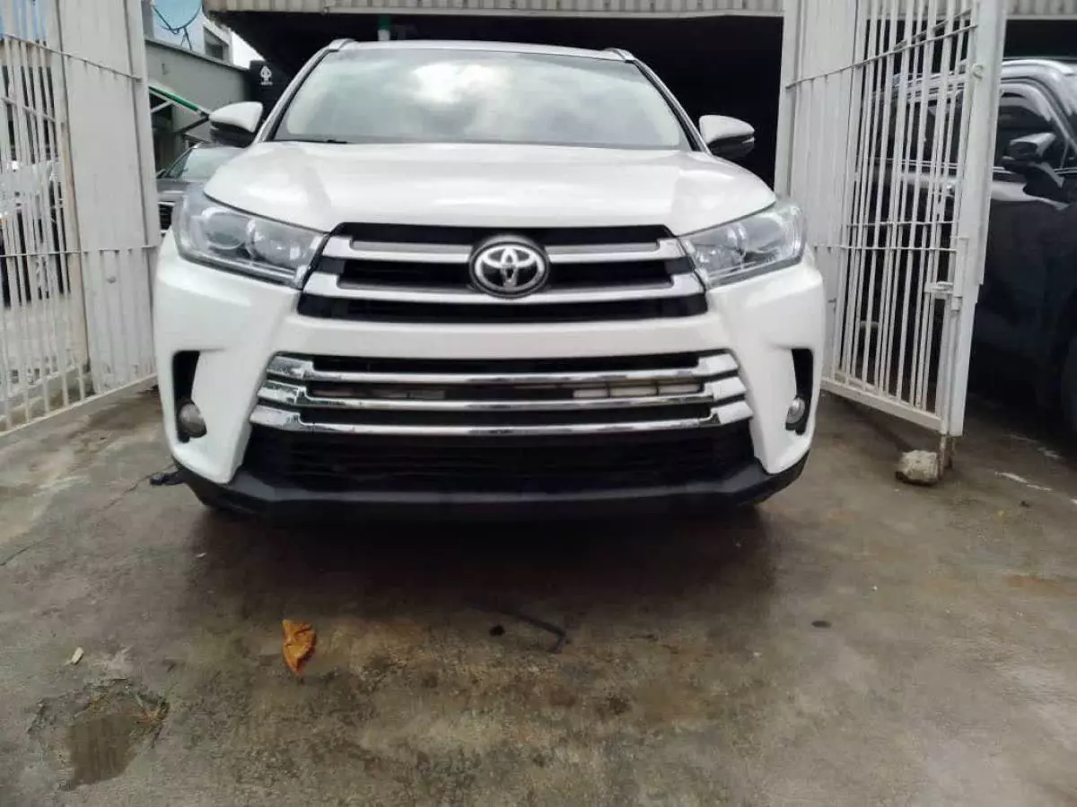 Toyota Highlander   - 2016