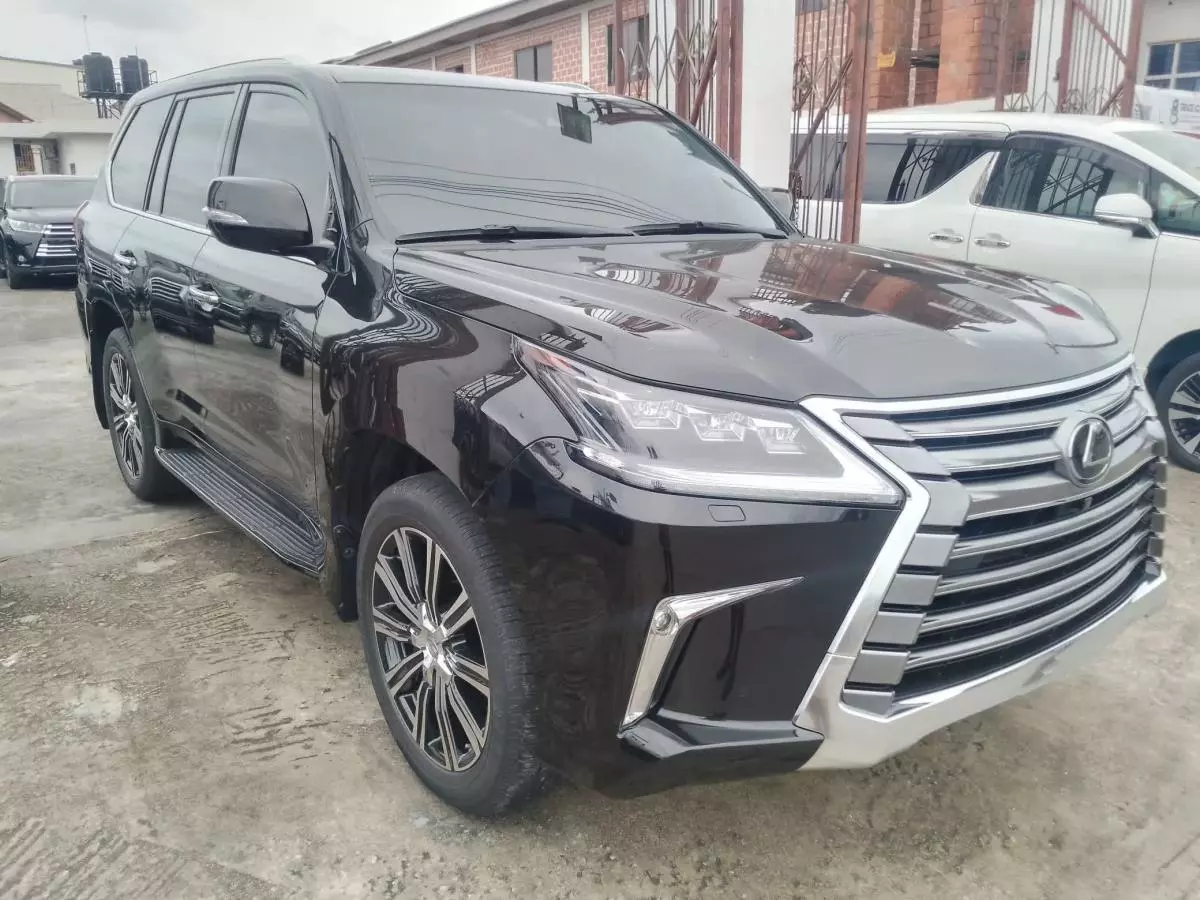 Lexus LX 570   - 2017