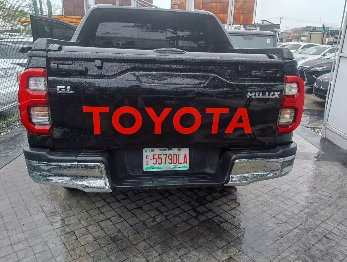 Toyota Hilux   - 2018