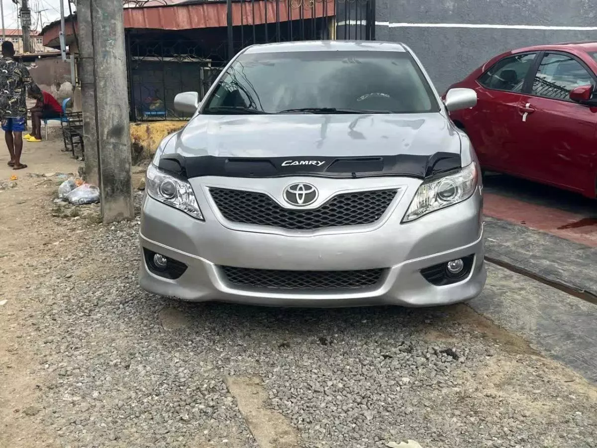 Toyota Camry   - 2010