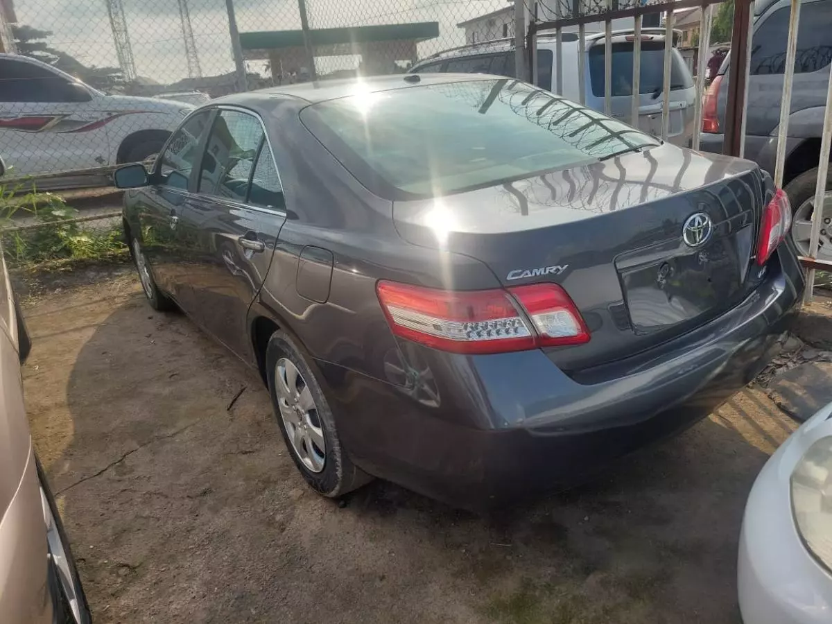 Toyota Camry   - 2011