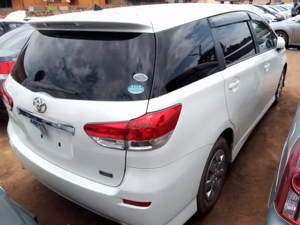 Toyota Wish   - 2010